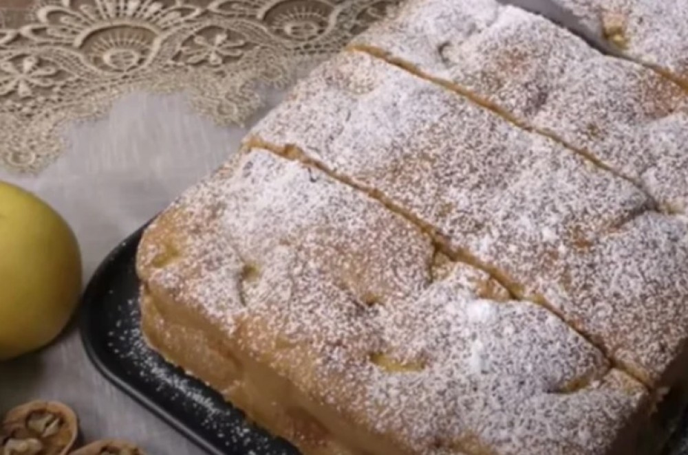 Rapid și extrem de delicioasă: Plăcintă cu mere, gata în 10 minute